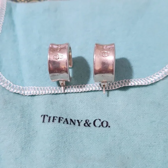 TIFFANY & CO. 1837 Wide Hoop earrings, Sterling Silver - Picture 3 of 5